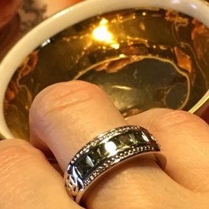 COMET TRAIL ELEGANT 925 SILVER AND PERIDOT RING